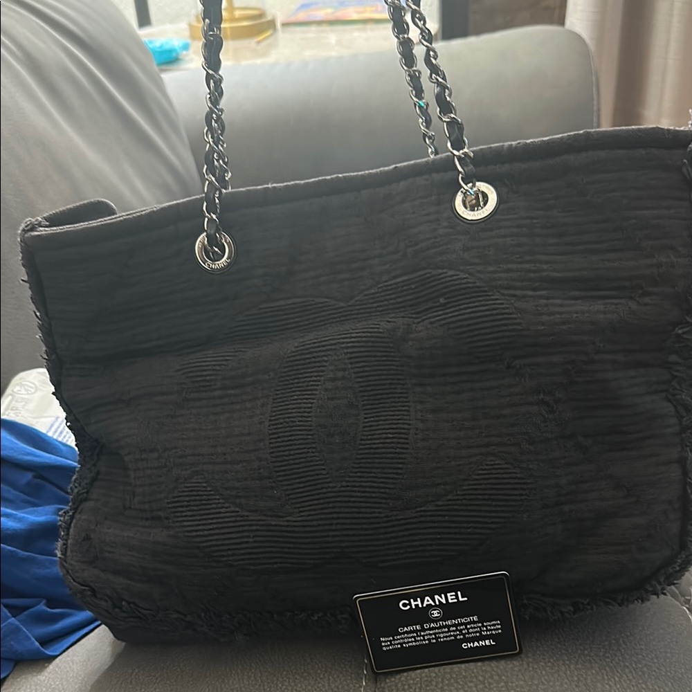 CHANEL Black Shoulder Bag with Textured fabric